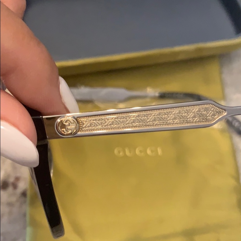 💯authentic Gucci sunglasses 😎 - Picture 4 of 5